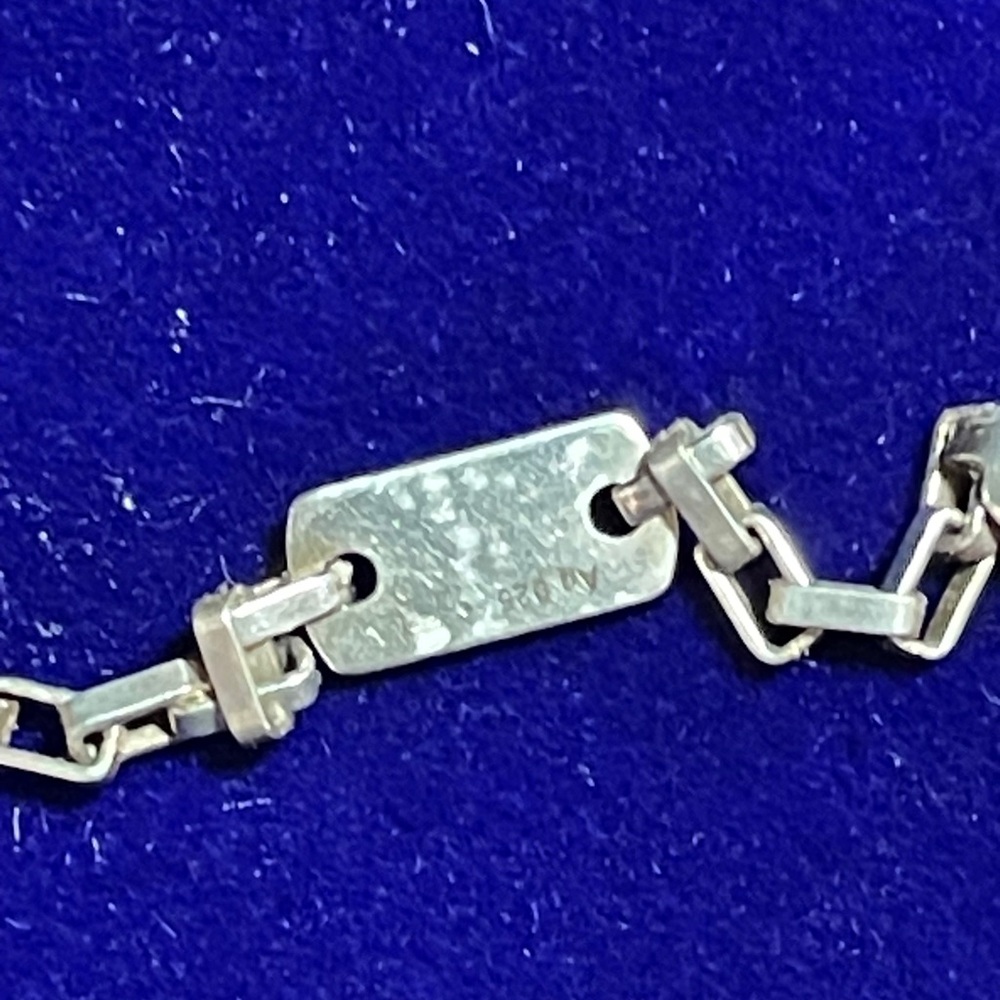 Gucci 925 Sterling Silver Elegant Pendant Necklace 18 in chain - Picture 7 of 7